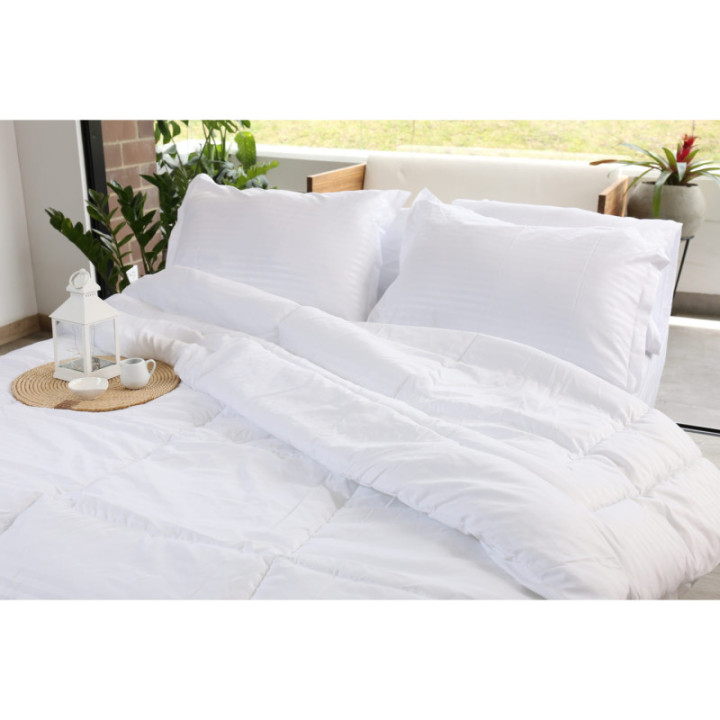 Plumón microfibra en tela embozada sencilla blanco River Home * Und